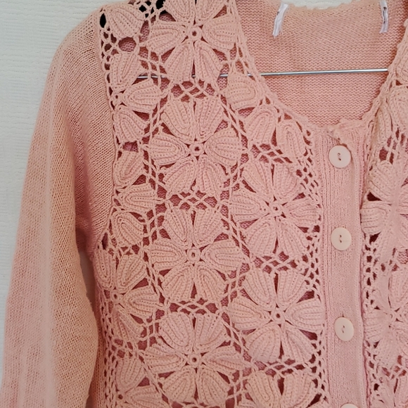 💥Host Pick💥 Vintage Floral Lace Cropped Cardigan - Picture 2 of 5